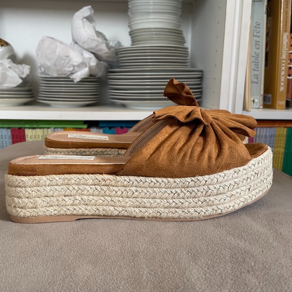 BRAND NEW!  Vintage Havana platform open toed sandals - Size 8